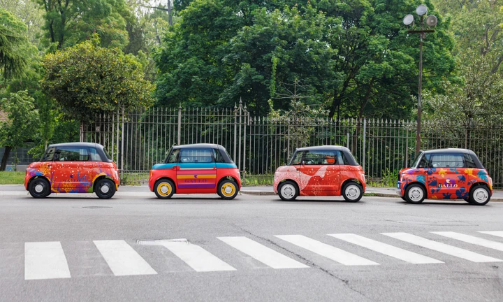Fiat Topolino, debuttano le livree speciali Gallo alla Milano Design Week