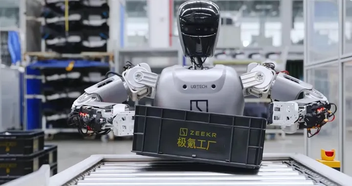 Zeekr testa i robot umanoidi all'interno della sua fabbrica