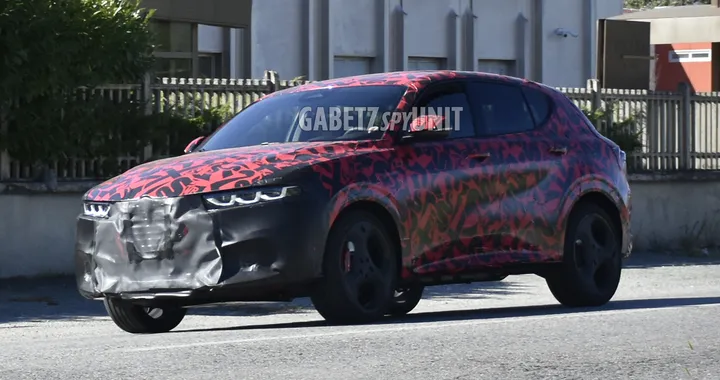 Alfa Romeo Tonale, tutto pronto per l'arrivo del restyling: ultime foto spia dei test