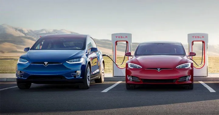 Tesla, problemi alla memoria: richiamo per 158 mila Model S e X