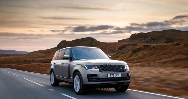 Range Rover è ora anche mild-hybrid benzina da 400 CV