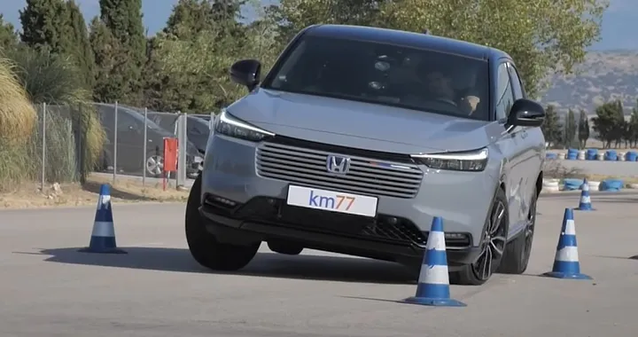 Honda HR-V affronta il test dell'alce: come se la cava il SUV ibrido? | Video