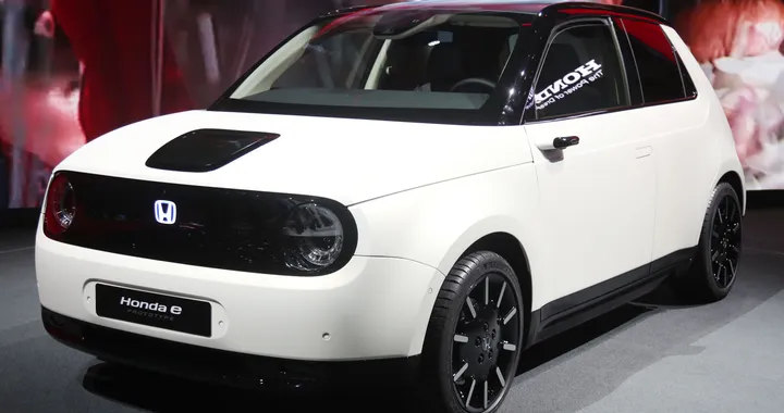 Honda e: svelato il nome della citycar elettrica da 200 km