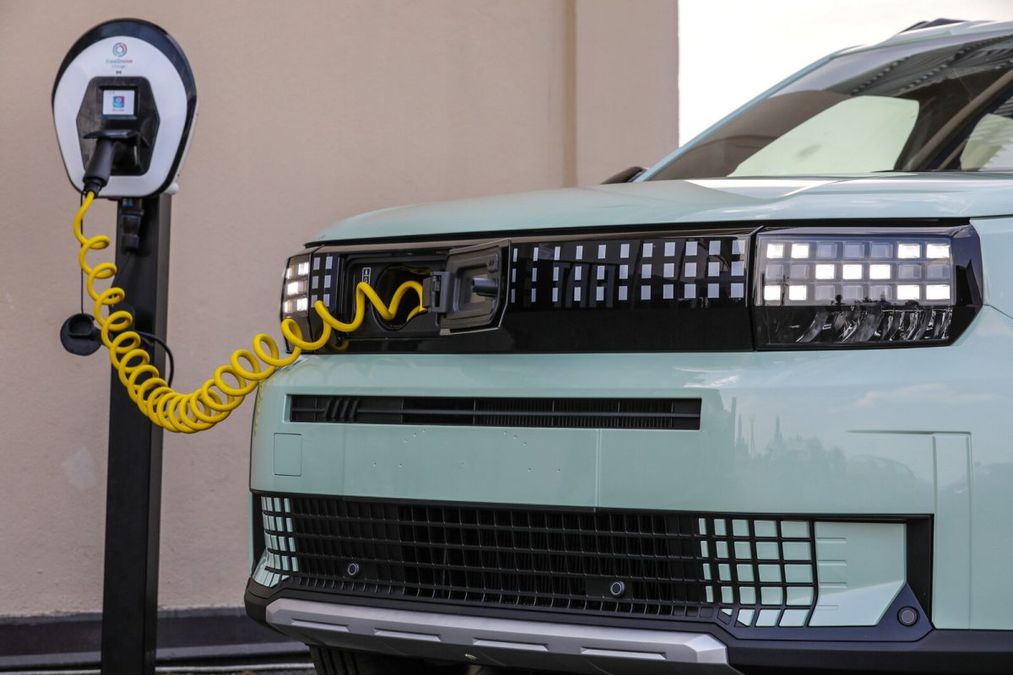 Stellantis mostra ricambi rigenerati per elettriche e ibride a Francoforte, riducendo sprechi e impatto ambientale