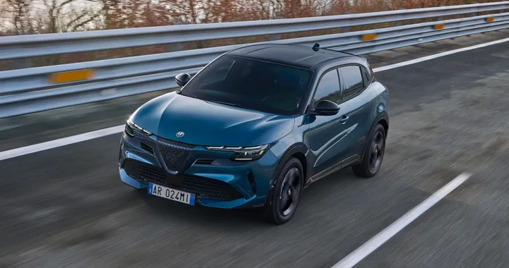 Alfa Romeo Junior, l'ibrida arriva nelle concessionarie. 10 mila ordini per il B-SUV