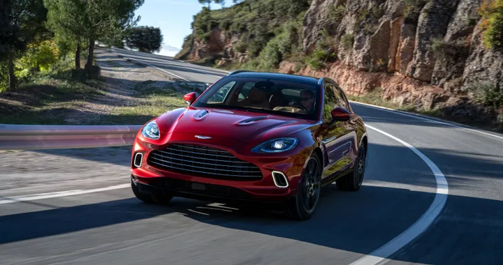 Aston Martin DBX: ecco il restyling. E se fosse una versione più potente?