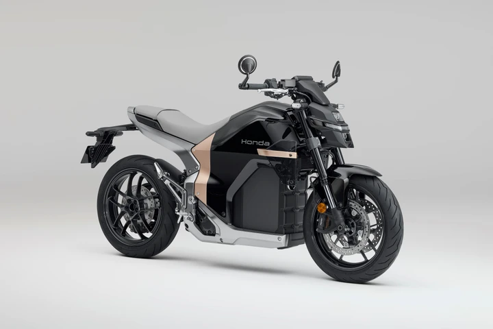 Questa è la prima moto elettrica di Honda: arriva presto e c'è anche il prezzo