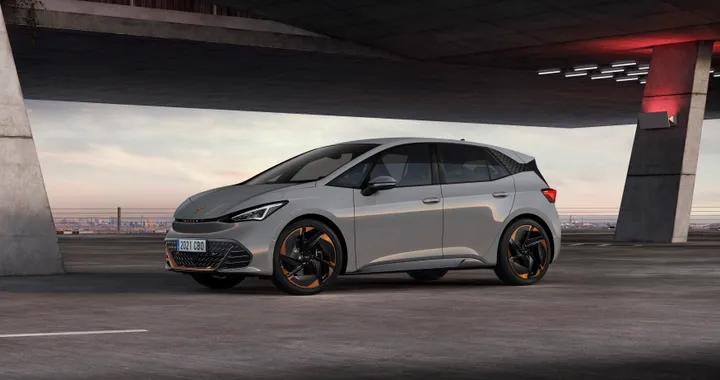 Cupra introduce alcuni piccoli aggiornamenti per la Born