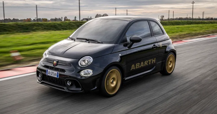 Abarth 695 75° Anniversario, serie speciale per festeggiare i 75 anni dello Scorpione