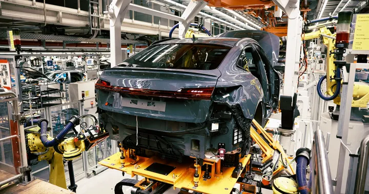Audi Q8 e-tron uscirà di scena tra un mese e lo stabilimento di Bruxelles chiuderà