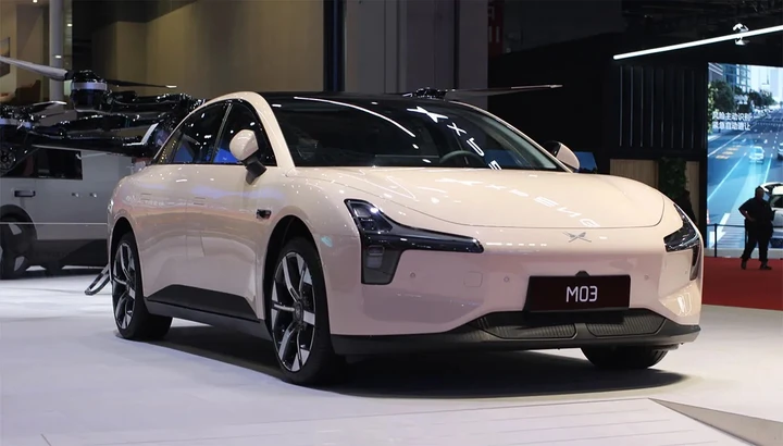 Cina, auto elettriche più efficienti: standard più severi sui consumi