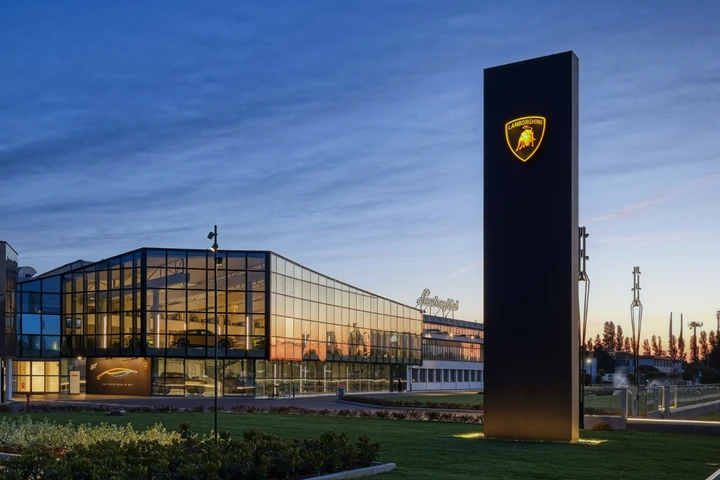 Lamborghini: meno elettrico, più ibrido nel futuro del marchio