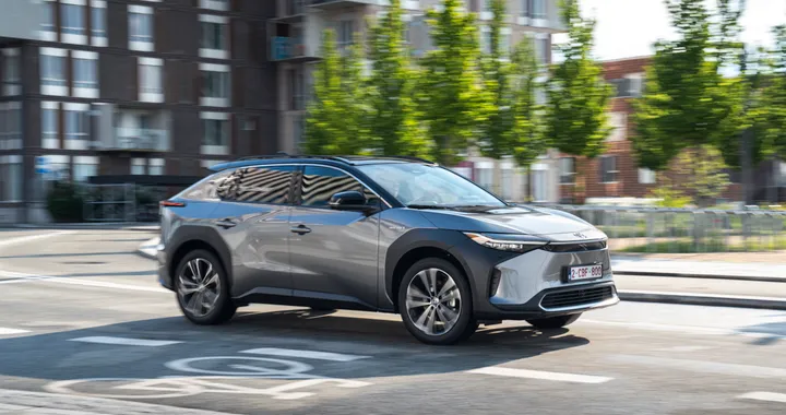 Toyota bZ4X, il SUV elettrico si può ordinare online in Italia