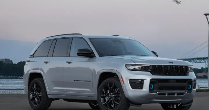 Jeep Grand Cherokee 4xe, arriva l'edizione speciale per i 30 anni