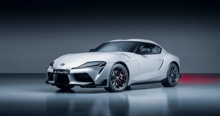 Toyota Supra, con il MY23 arriva il manuale e una nuova taratura dell’assetto