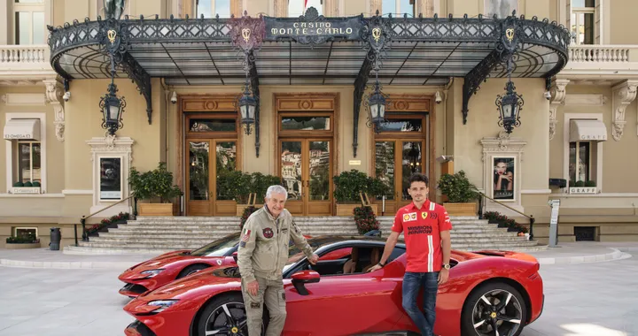 Charles Leclerc, attore per un giorno a bordo della Ferrari SF90 Stradale