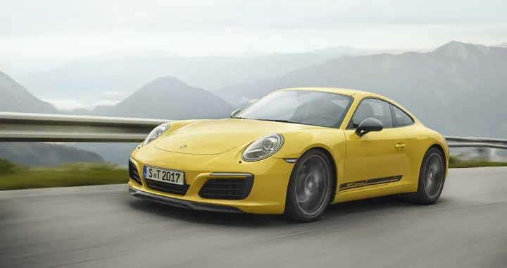 Porsche 911 Carrera T: più leggera, più ricca