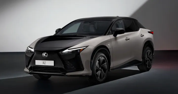 Lexus RZ, il SUV elettrico si aggiorna: steer-by-wire e cambio manuale simulato
