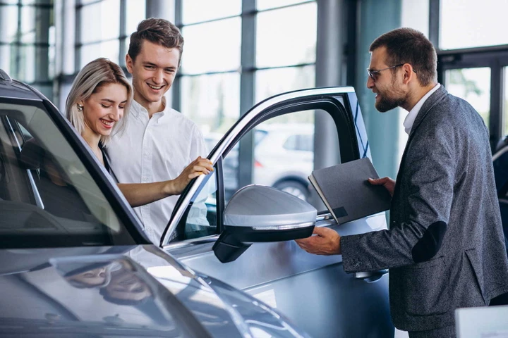 Auto, clienti e concessionarie: la transizione (non ancora risolta) del mercato