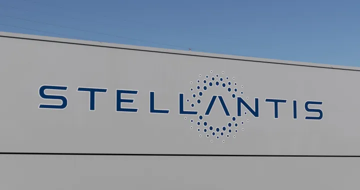 Stellantis ha rescisso tre contratti per la fornitura di materie prime per la produzione delle batterie