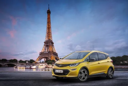 Opel Ampera-e, debutto a Parigi per la elettrica tedesca