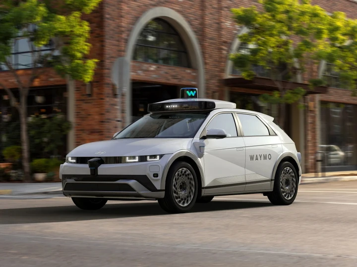Waymo lancia la sesta generazione di robotaxi