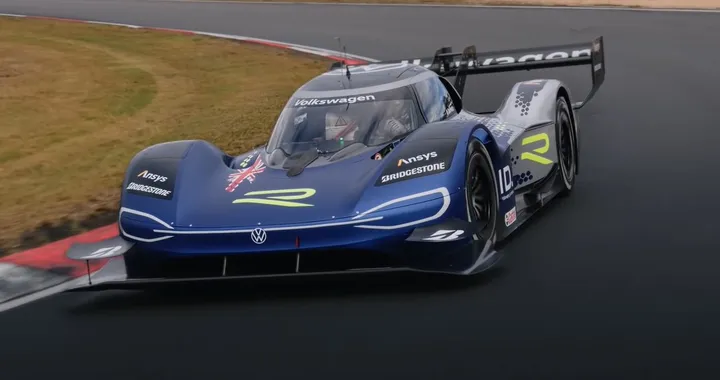 Nico Rosberg prova la Volkswagen ID.R elettrica al Nürburgring
