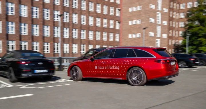 Mercedes migliora il parcheggio automatico: ecco come funziona