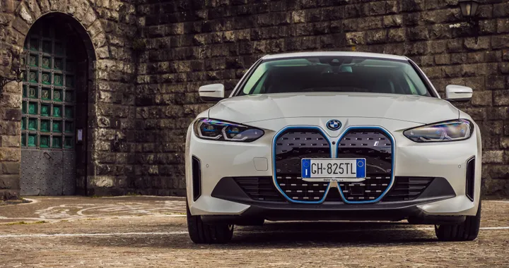 BMW, calano le vendite totali ma le elettriche registrano un +149,2%