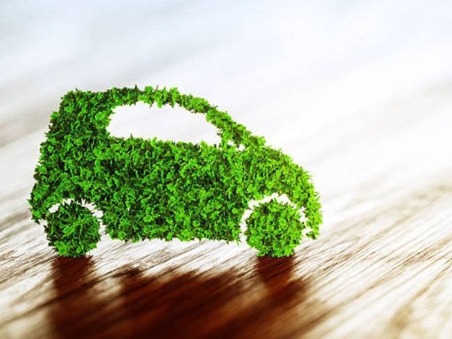 I trasporti in Italia: l'auto rimane fondamentale. Elettriche ancora lontane