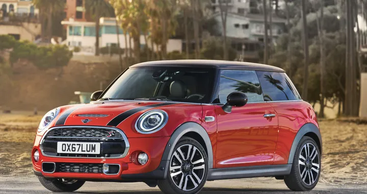 MINI 2018: restyling tecnologico per berlina e Cabrio