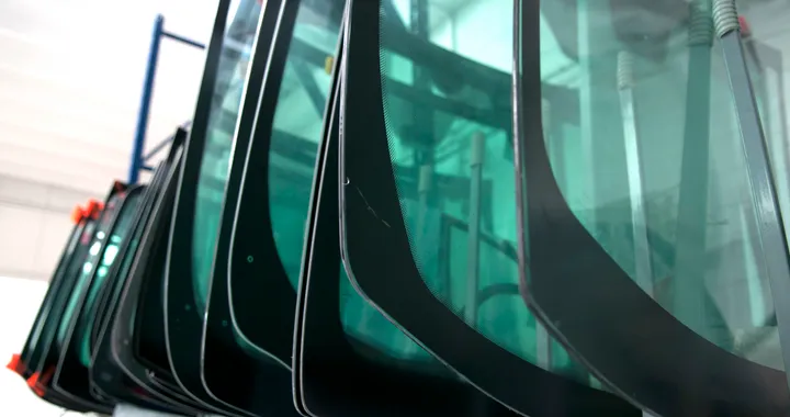 Carglass: dai parabrezza danneggiati al vetro riciclato