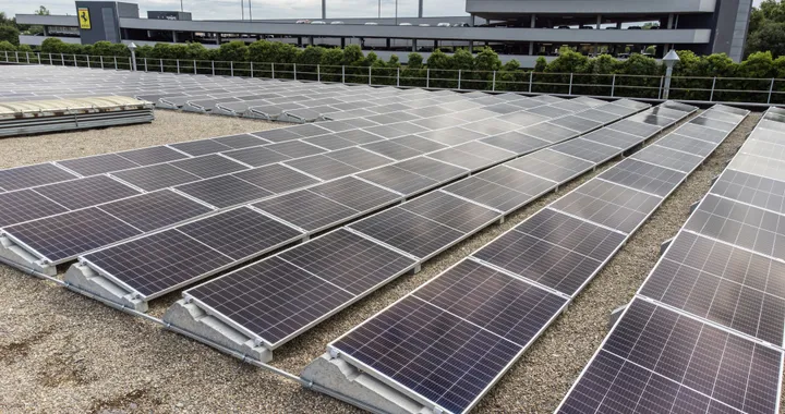 Ferrari investe nell'energia solare: nuovo impianto fotovoltaico con Enel X