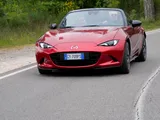 Mazda MX-5: una passeggiata con Kazari e Homura, la prova su strada