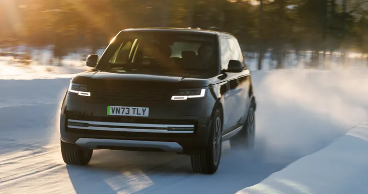 Land Rover, prime immagini della nuova Ranger Rover elettrica