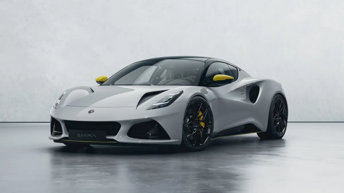 Novità Lotus Emira: adesso c'è anche la Turbo da 360 CV