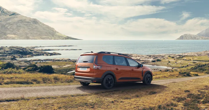 Dacia reinventa la familiare con la nuova Jogger: sino a 7 posti