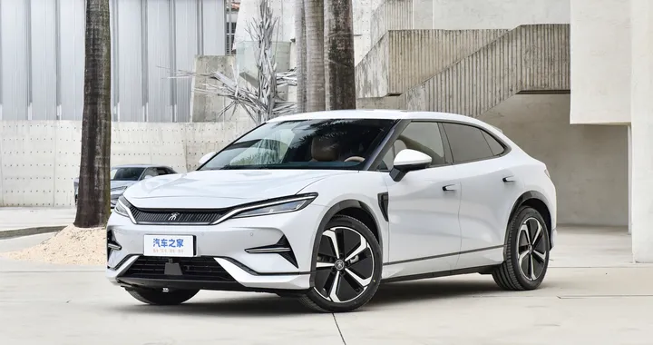 BYD Song L debutta ufficialmente in Cina. Versioni e prezzi