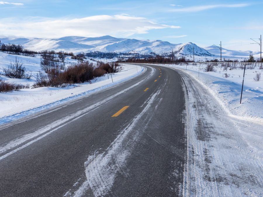 Catene, calze o pneumatici: come mettersi in regola per l'inverno