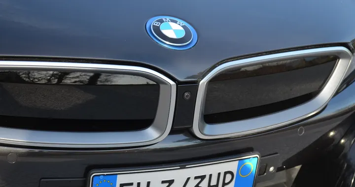 BMW verso un'elettrificazione sostenibile: accordo per il litio dall'Australia
