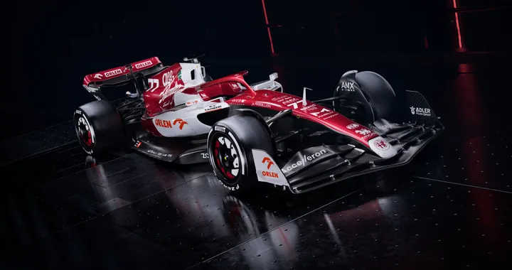 Formula 1, la nuova Alfa Romeo F1 Team ORLEN C42. La livrea si ispira al passato