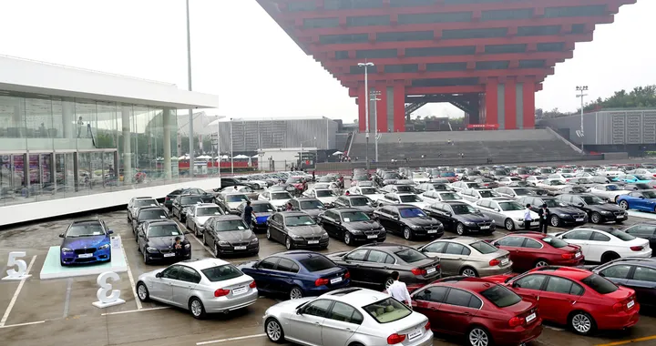 Cina: stop alla produzione di 533 modelli ritenuti troppo inquinanti