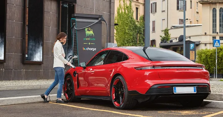 Porsche integra Be Charge all'interno del suo servizio di ricarica