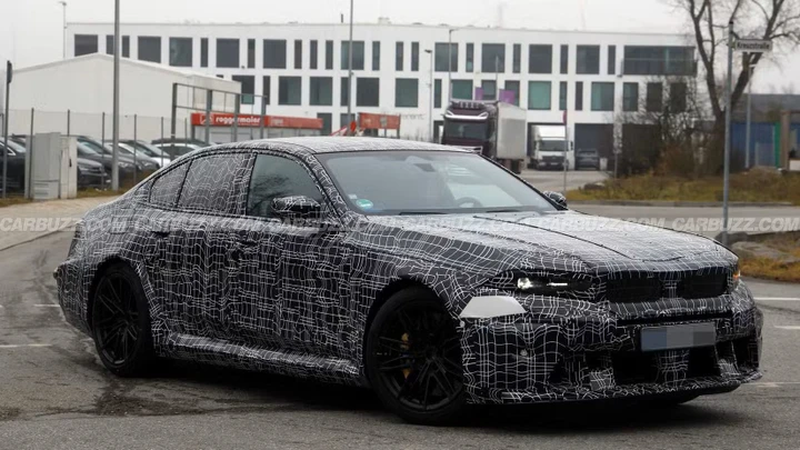 Nuova BMW M5 restyling: le ultime foto spia svelano nuovi dettagli del frontale rivisto