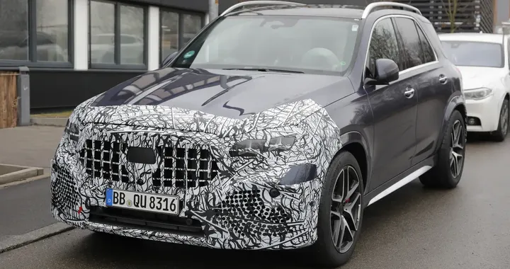 Mercedes GLE, presto un secondo restyling per il SUV | Foto spia