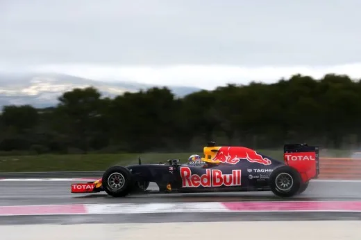 F1: Ricciardo il più veloce nei test Pirelli