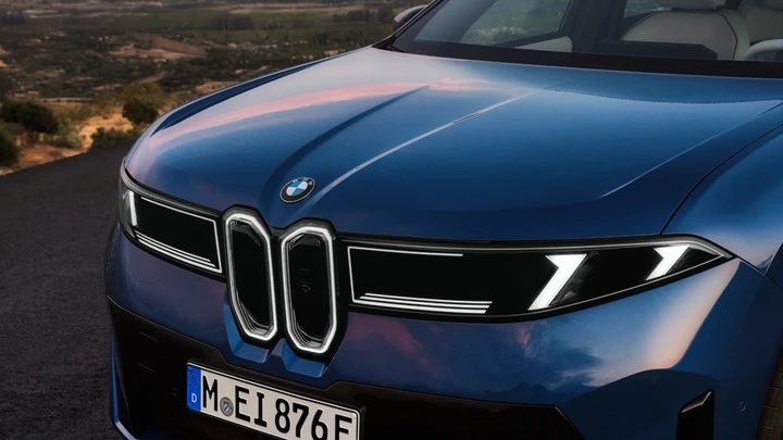 BMW, il fuoristrada anti-Classe G è una cosa seria: ora c'è un brevetto