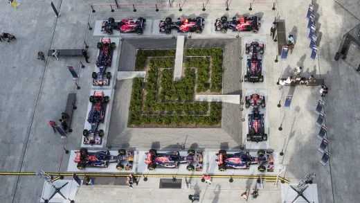 F1: TORO ROSSO festeggia i suoi primi 10 anni