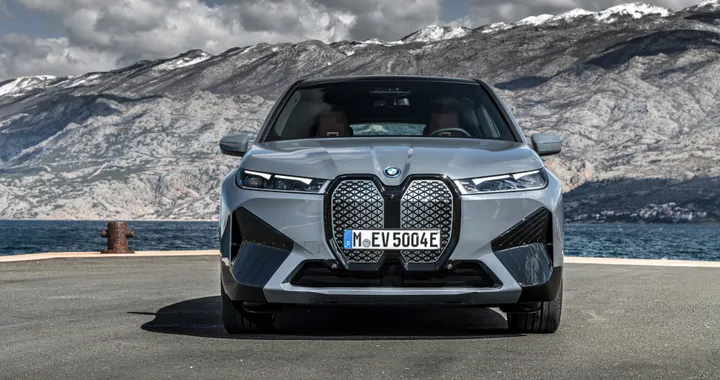 Puntare tutto sull'elettrico può essere rischioso, ecco perché secondo BMW