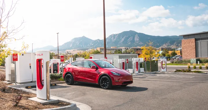 Tesla, raggiunti i 50 mila Supercharger in tutto il mondo